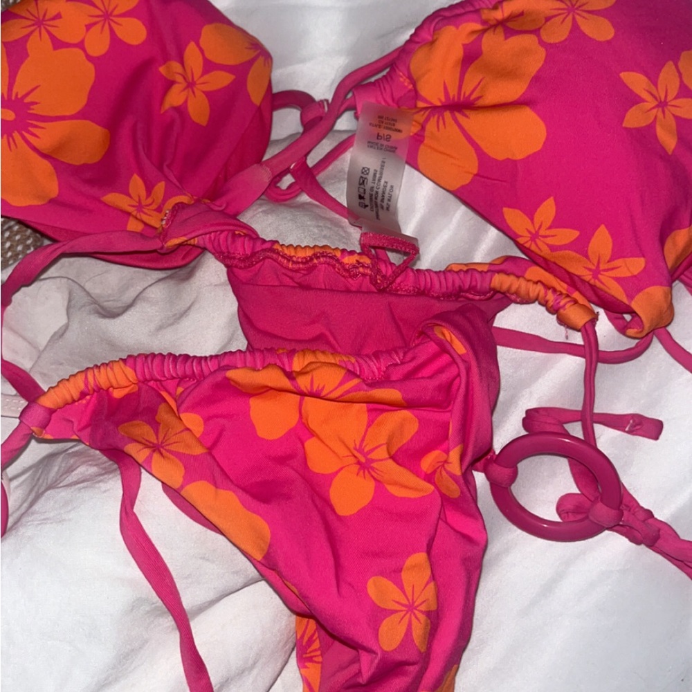 Swimsuits - Picture 5 of 5